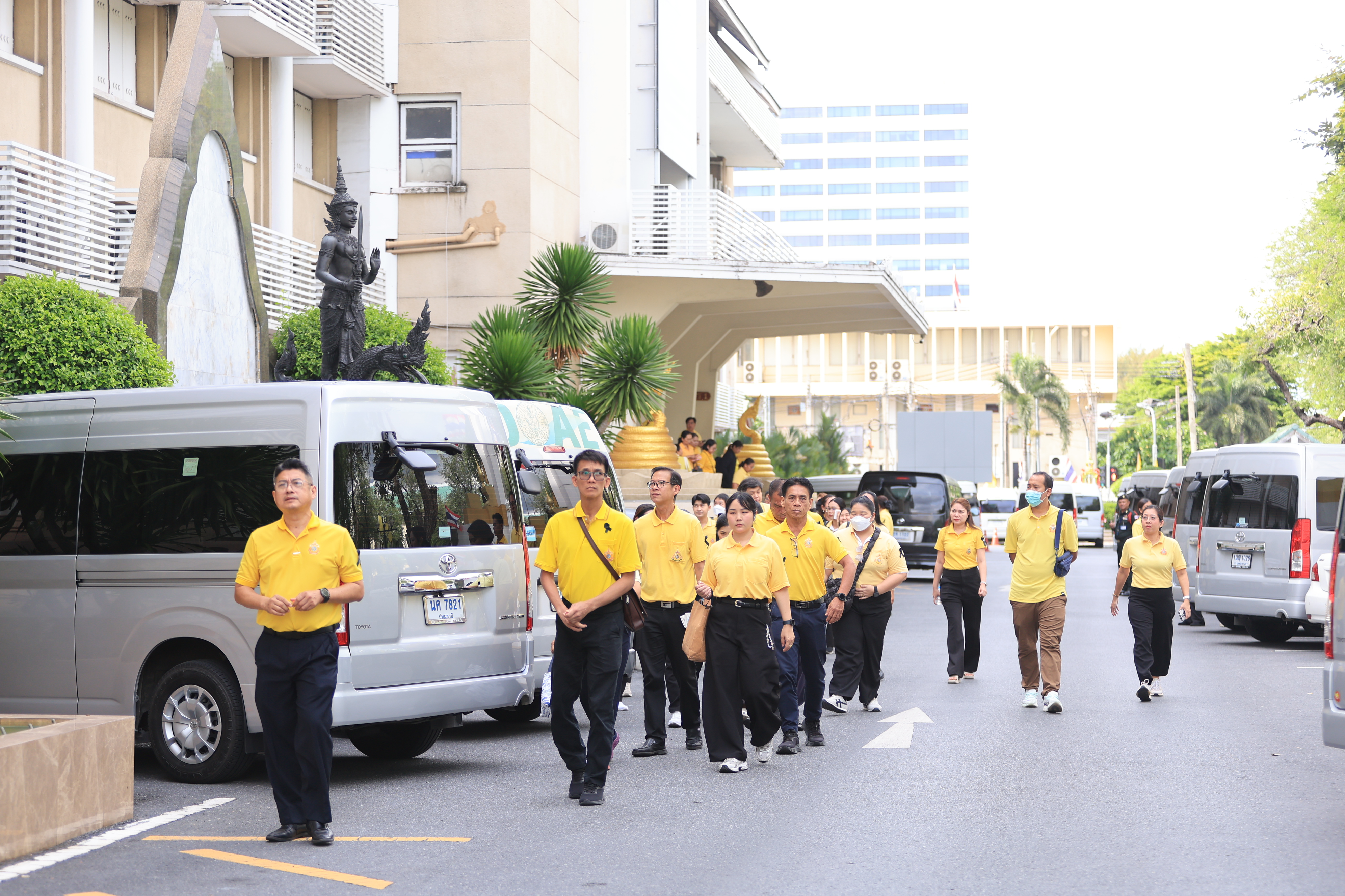 title - ส.ป.ก. ร่วมเฝ้ารับเสด็จฯ พระบาทสมเด็จพระเจ้าอยู่หัว และ สมเด็จพระนางเจ้า ฯ พระบรมราชินี เนื่องในโอกาสเสด็จพระราชดำเนินไปในการ พระราชพิธีเฉลิมพระชนมพรรษา 28 กรกฎาคม 2569